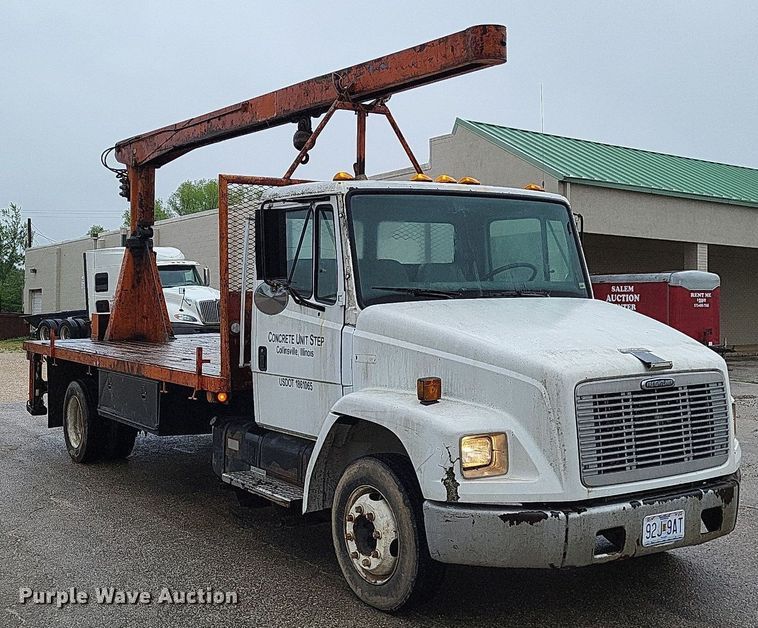 image for item LR9245 2000 Freightliner FL60  flatbed truck