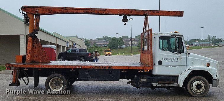 image for item LR9245 2000 Freightliner FL60  flatbed truck