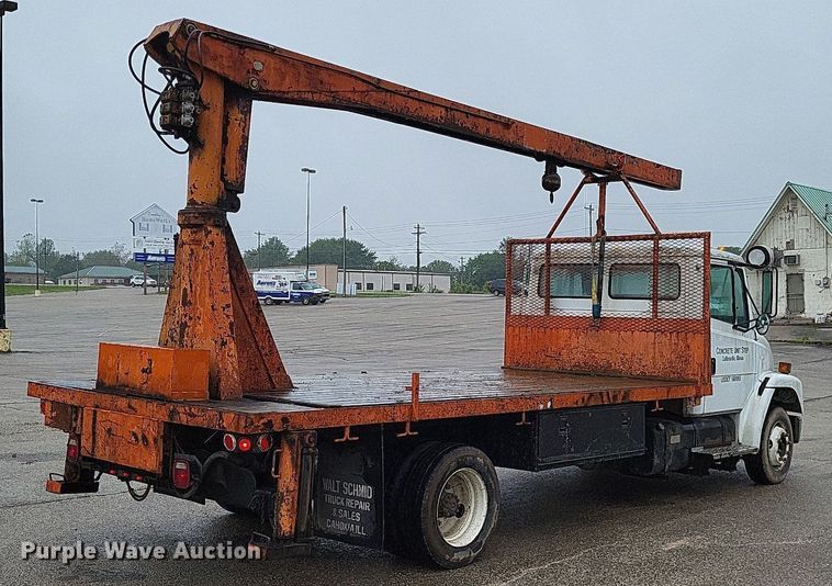 image for item LR9245 2000 Freightliner FL60  flatbed truck