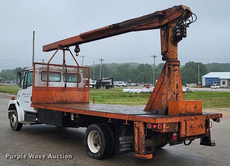 image for item LR9245 2000 Freightliner FL60  flatbed truck