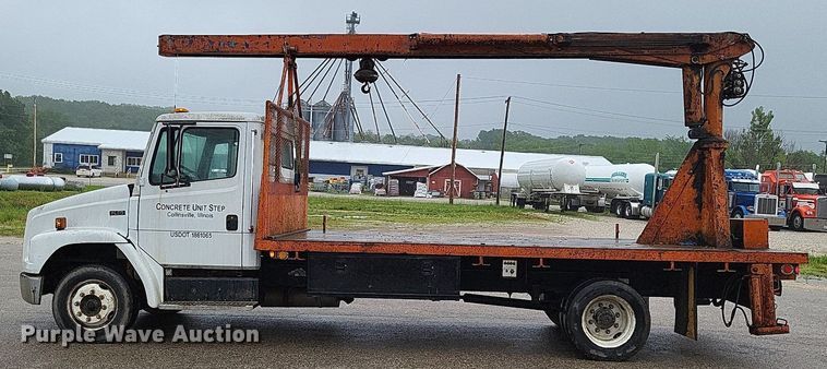 image for item LR9245 2000 Freightliner FL60  flatbed truck