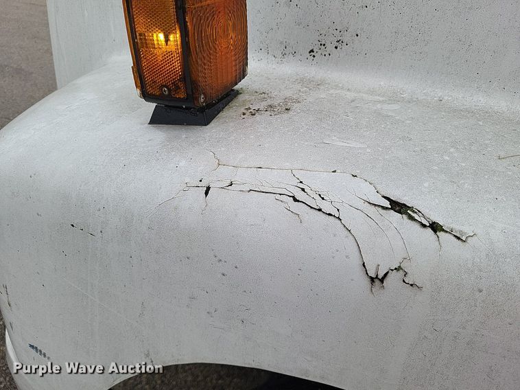 image for item LR9245 2000 Freightliner FL60  flatbed truck