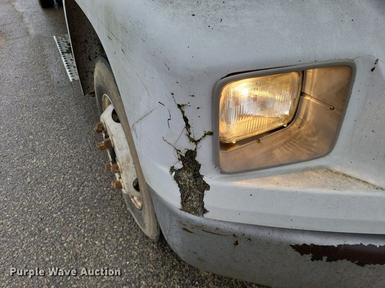 image for item LR9245 2000 Freightliner FL60  flatbed truck