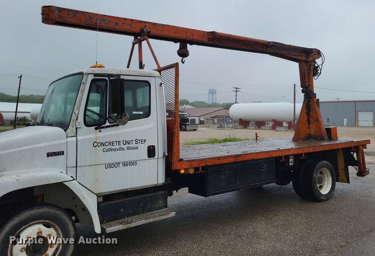 image for item LR9245 2000 Freightliner FL60  flatbed truck