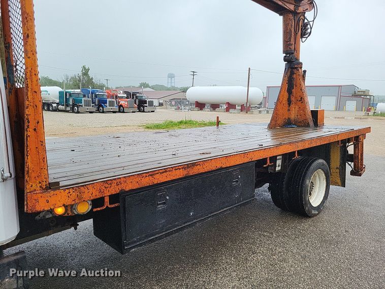 image for item LR9245 2000 Freightliner FL60  flatbed truck