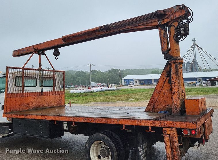 image for item LR9245 2000 Freightliner FL60  flatbed truck