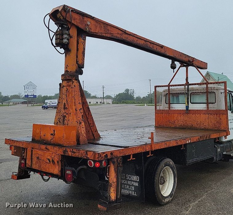 image for item LR9245 2000 Freightliner FL60  flatbed truck