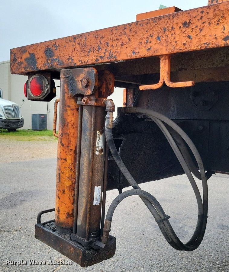 image for item LR9245 2000 Freightliner FL60  flatbed truck