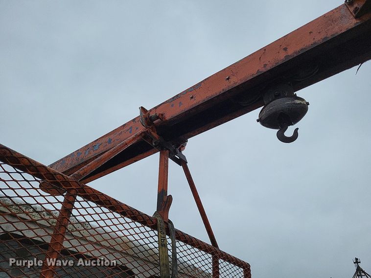 image for item LR9245 2000 Freightliner FL60  flatbed truck