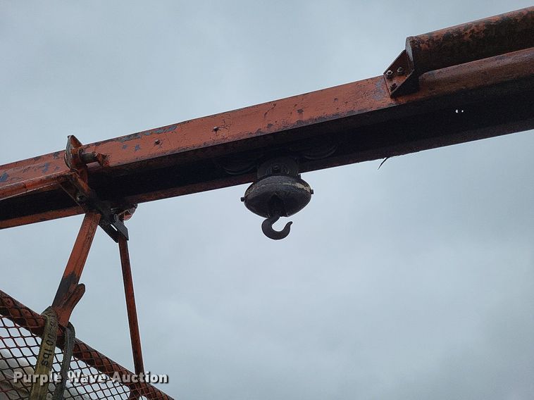 image for item LR9245 2000 Freightliner FL60  flatbed truck