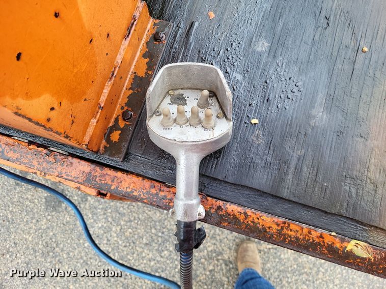 image for item LR9245 2000 Freightliner FL60  flatbed truck