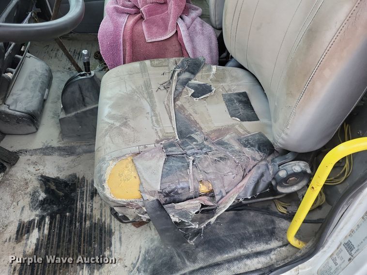 image for item LR9245 2000 Freightliner FL60  flatbed truck