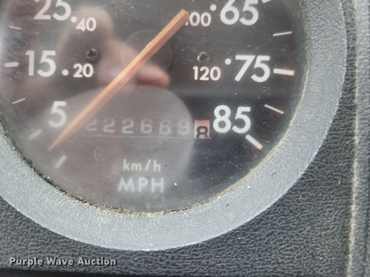 image for item LR9245 2000 Freightliner FL60  flatbed truck