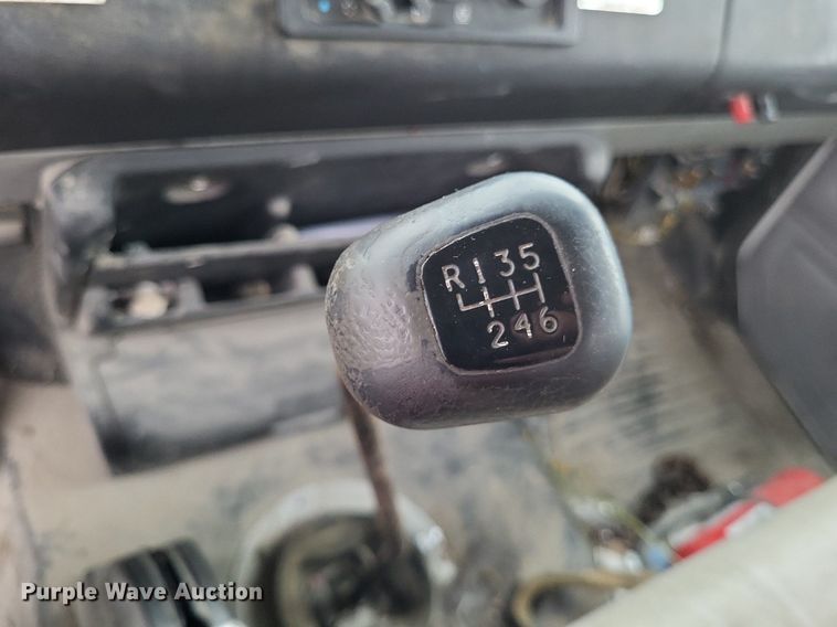 image for item LR9245 2000 Freightliner FL60  flatbed truck