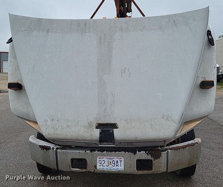 image for item LR9245 2000 Freightliner FL60  flatbed truck