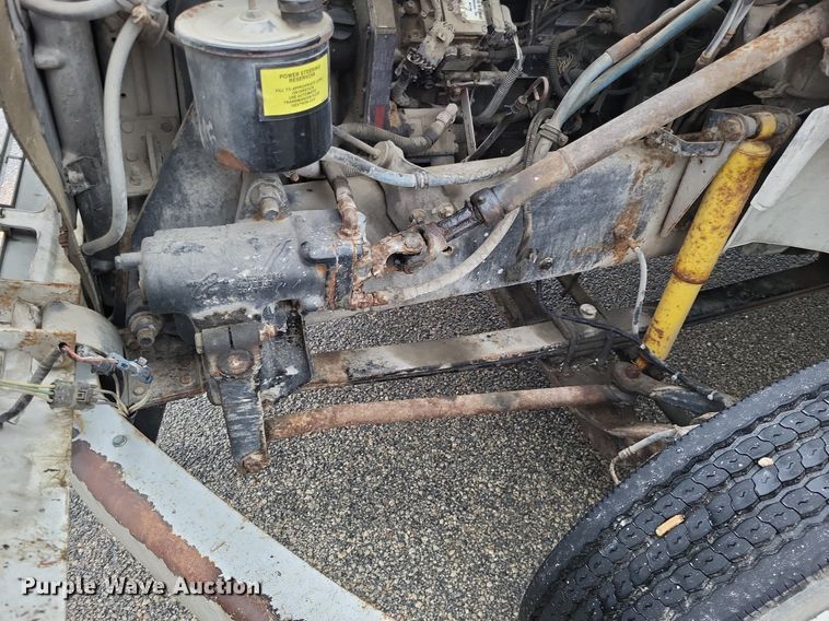 image for item LR9245 2000 Freightliner FL60  flatbed truck