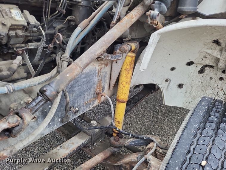 image for item LR9245 2000 Freightliner FL60  flatbed truck