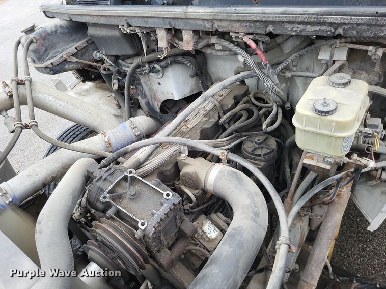 image for item LR9245 2000 Freightliner FL60  flatbed truck