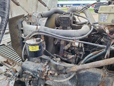 image for item LR9245 2000 Freightliner FL60  flatbed truck