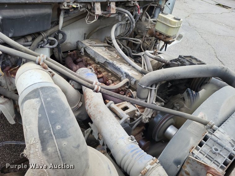 image for item LR9245 2000 Freightliner FL60  flatbed truck