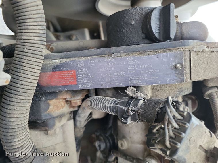 image for item LR9245 2000 Freightliner FL60  flatbed truck