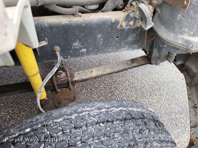 image for item LR9245 2000 Freightliner FL60  flatbed truck