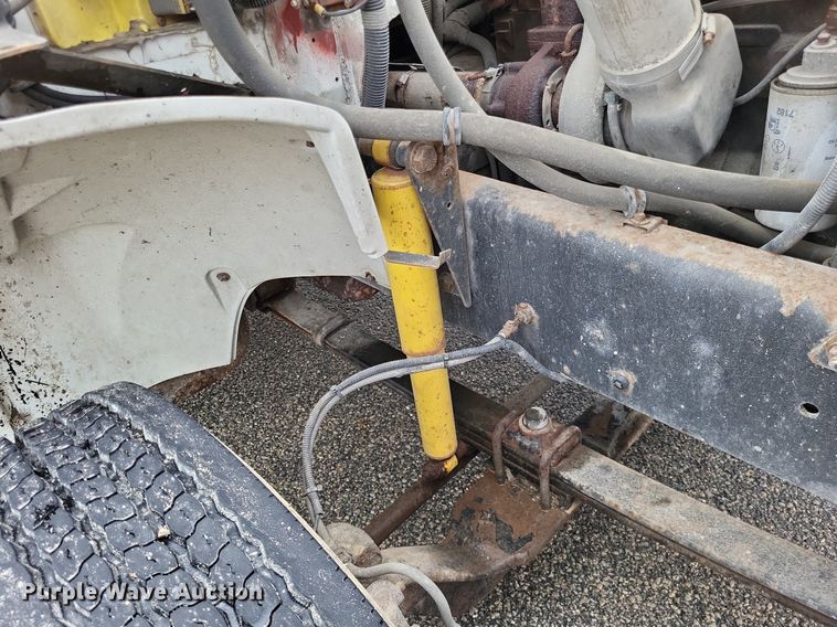 image for item LR9245 2000 Freightliner FL60  flatbed truck