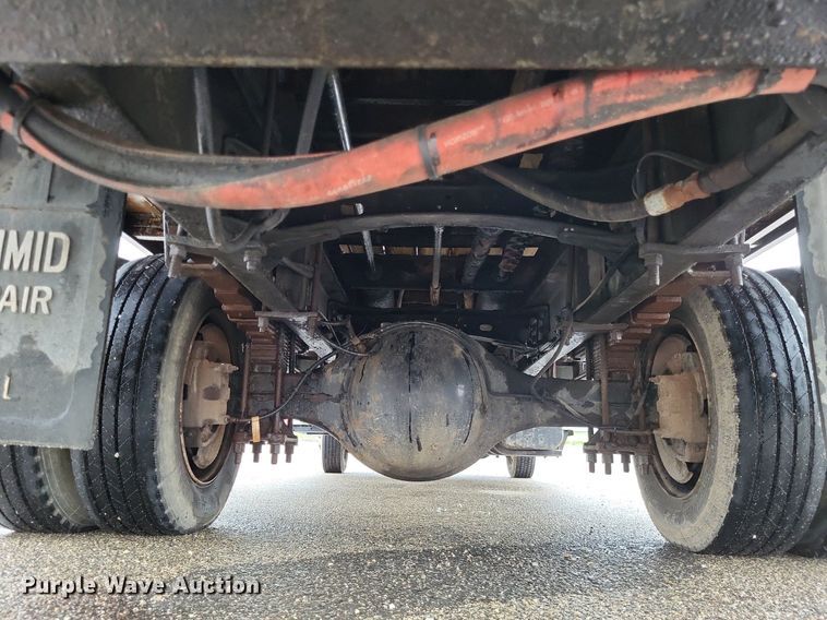 image for item LR9245 2000 Freightliner FL60  flatbed truck