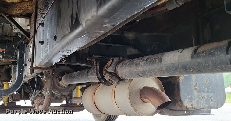 image for item LR9245 2000 Freightliner FL60  flatbed truck