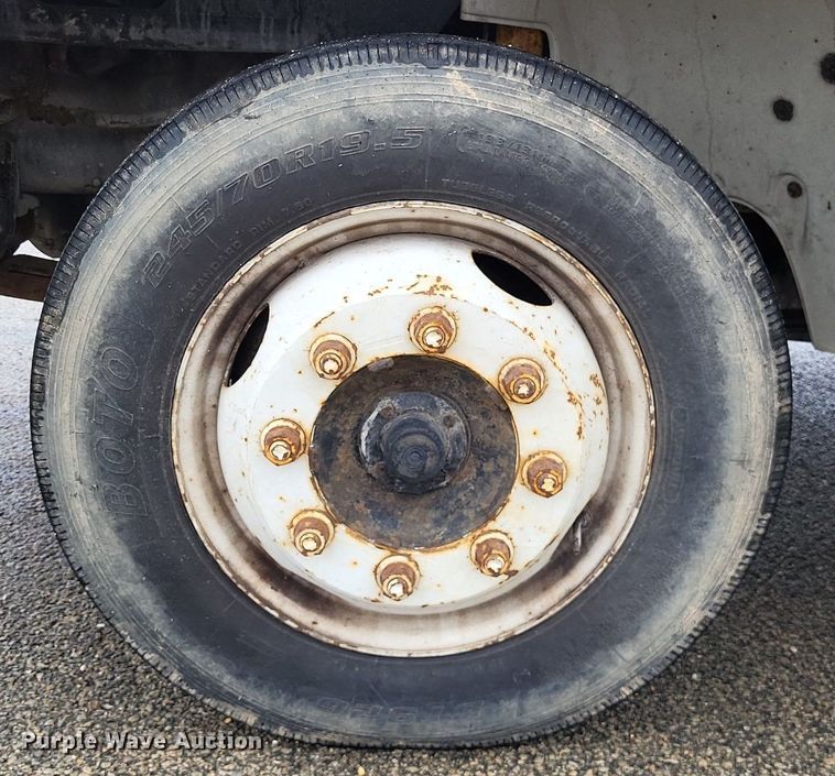 image for item LR9245 2000 Freightliner FL60  flatbed truck