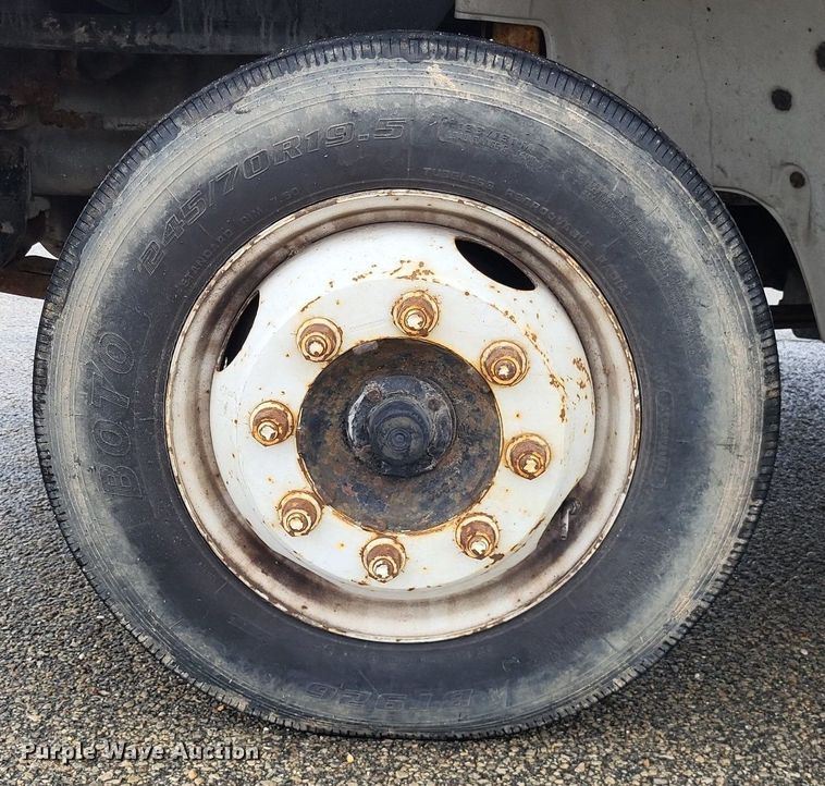 image for item LR9245 2000 Freightliner FL60  flatbed truck