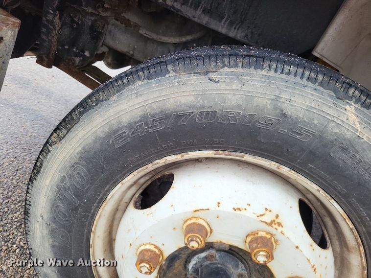 image for item LR9245 2000 Freightliner FL60  flatbed truck