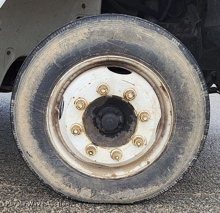 image for item LR9245 2000 Freightliner FL60  flatbed truck