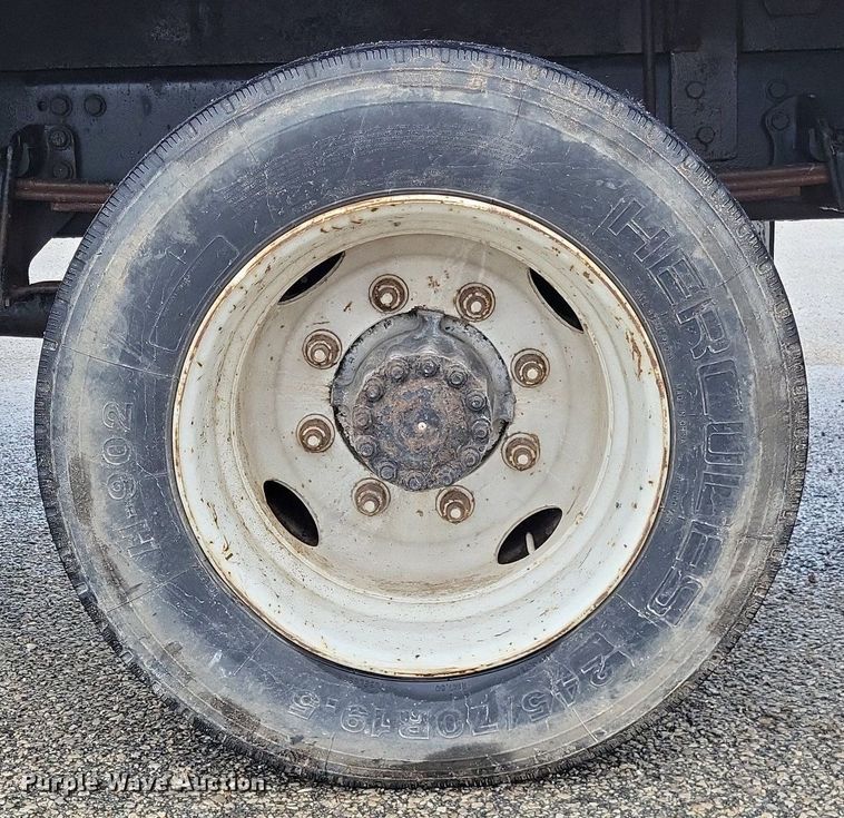 image for item LR9245 2000 Freightliner FL60  flatbed truck