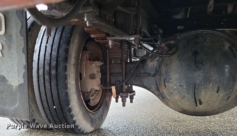 image for item LR9245 2000 Freightliner FL60  flatbed truck