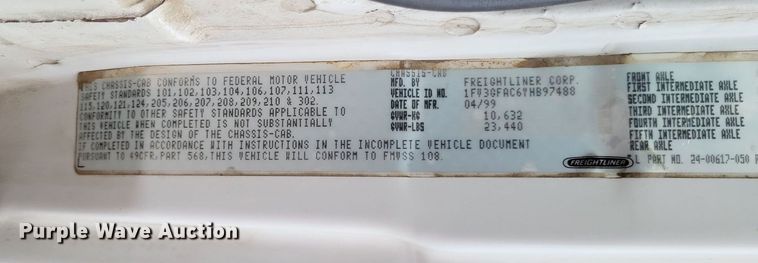 image for item LR9245 2000 Freightliner FL60  flatbed truck