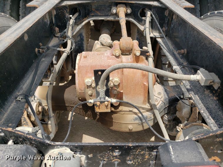 image for item LT9738 2002 Mack CH613  semi truck