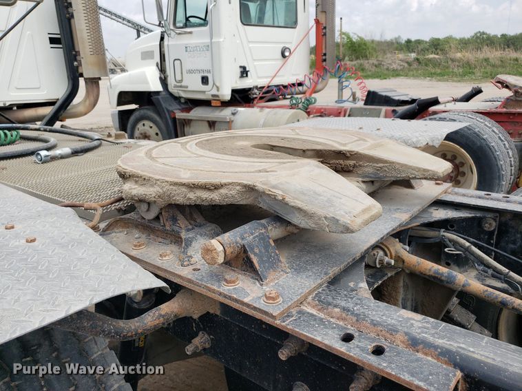 image for item LT9738 2002 Mack CH613  semi truck