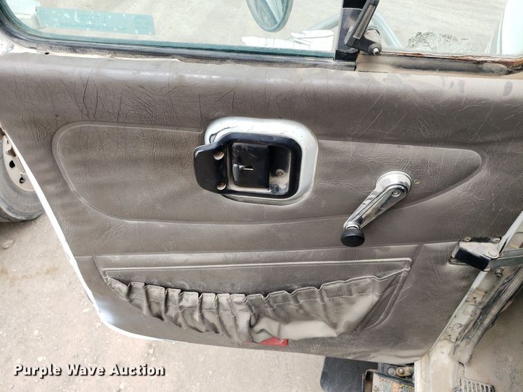 image for item LT9738 2002 Mack CH613  semi truck