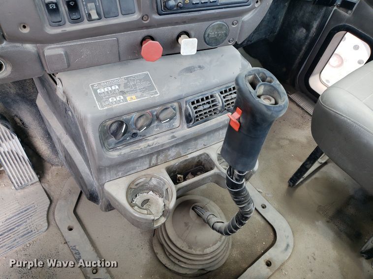 image for item LT9738 2002 Mack CH613  semi truck