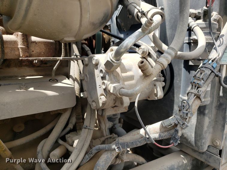 image for item LT9738 2002 Mack CH613  semi truck