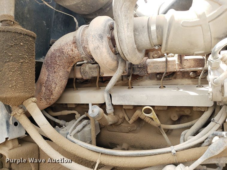 image for item LT9738 2002 Mack CH613  semi truck