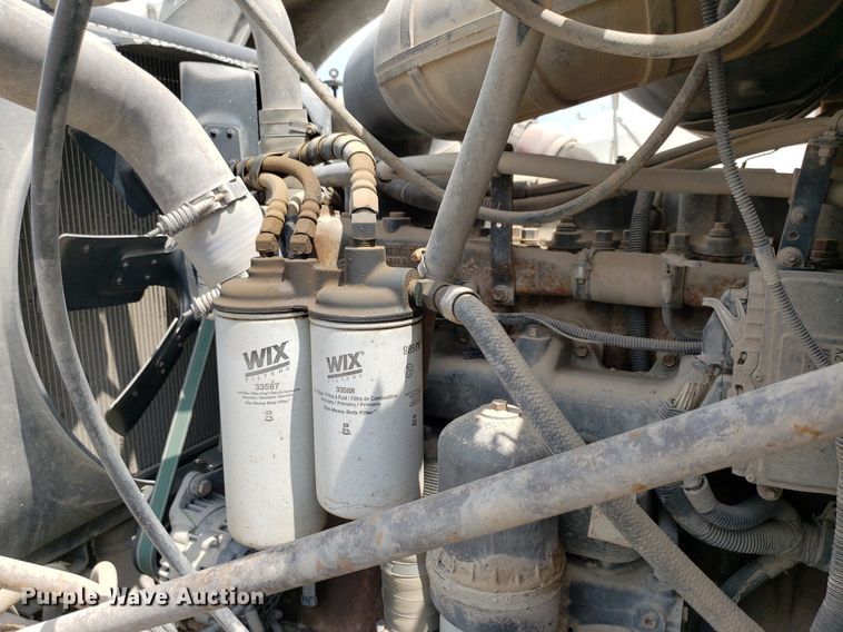 image for item LT9738 2002 Mack CH613  semi truck