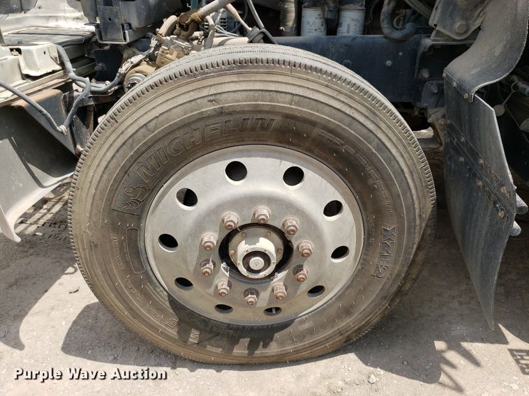 image for item LT9738 2002 Mack CH613  semi truck