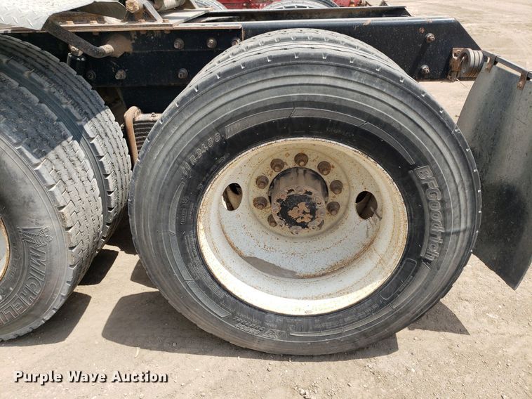 image for item LT9738 2002 Mack CH613  semi truck