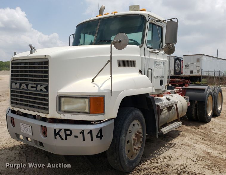 image for item LT9740 1999 Mack CH613  semi truck
