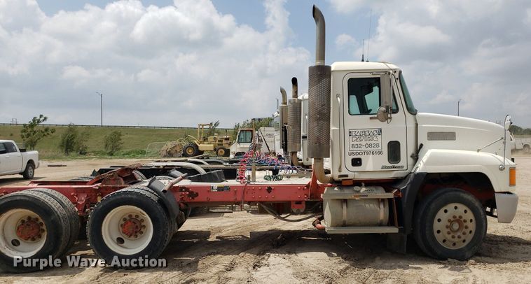 image for item LT9740 1999 Mack CH613  semi truck