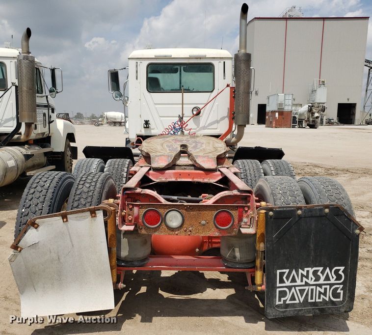 image for item LT9740 1999 Mack CH613  semi truck