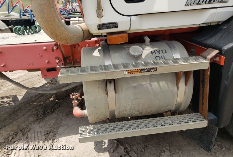 image for item LT9740 1999 Mack CH613  semi truck