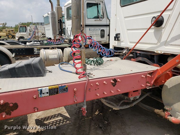 image for item LT9740 1999 Mack CH613  semi truck